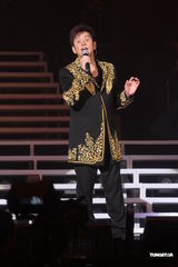 高清组图：温拿演唱会圆满结束 财源滚滚开心到底