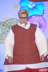 组图：罗志祥变身超级大胖子 与小鬼敖犬搞怪