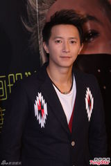 组图：韩庚前导画册狂热签售 粉丝蜂拥而至