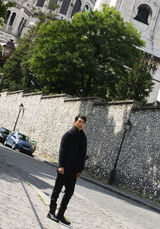 高清图：朱亚文街拍披肩外套开衫围巾一件即可