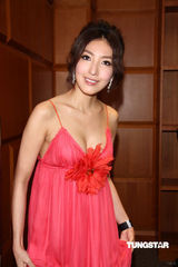 组图：梁咏琪黑超出席亚太影展 杨谨华低胸抢镜