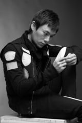 幻灯图：秦昊黑白影像大片 淡定从容尽显文艺范儿