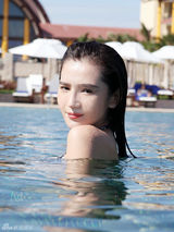 组图：王希维海边诱惑泳装秀性感妙曼身材