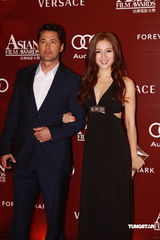 幻灯图集：亚洲电影大奖红毯 桂纶镁徐若瑄争艳