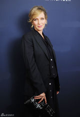 41岁乌玛-瑟曼被曝怀第三胎 平底鞋亮相时装周(图)