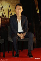 组图：张艺谋携众主创亮相《金陵十三钗》点映礼