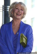 组图：海伦-米伦留名星光大道 与老公甜蜜舌吻