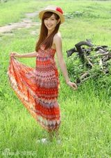 组图：包文婧花裙秀清新 《画壁》获陈嘉上钦点