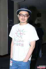 组图：黄耀明力挺“大爱同盟”支持同性恋