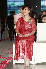 组图：纪文蕙大婚性感露半球 曾之乔杨佑宁也想婚