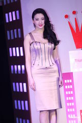 张雨绮性感亮相内衣秀 被问大小恋翻脸走人(图)