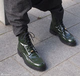 高清图：陆毅毛衣街拍 黑超贝雷帽变身劲酷型男