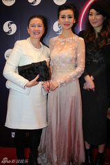 组图：郑秀文许志安林丹等助阵皮具盛典谈时尚