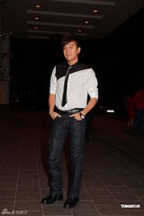 组图：梁靖琪黄敏豪婚宴众星捧场 先忙工作不急造人