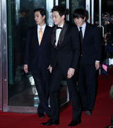 高清图：少女时代等出席首尔文化艺术大奖颁奖典礼