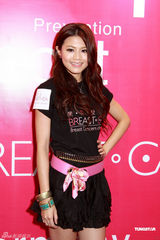 幻灯图：周秀娜写真不怕封杀 直言隔半年会自查胸部 