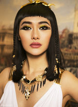 组图：爱戴秀名媛范儿 扮埃及艳后跳妹妹舞