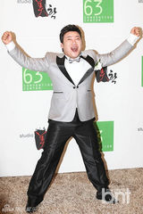 组图：金贤哲举行婚礼 刘在石朴明洙等捧场