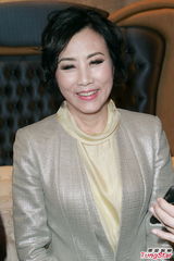 组图：汪明荃代言家居品牌不知丈夫肖像被恶搞