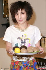 组图：何超仪构思开拍《豪情》续集