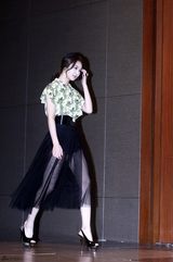 高清组图：张根硕允儿等宣传《爱情雨》十足养眼