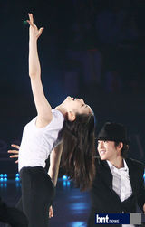 组图：韩国花滑运动员金妍儿出席顶级花样滑冰秀