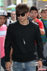 组图：蝴蝶姐姐自曝单身 与罗志祥情同兄妹