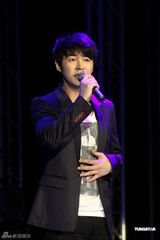 组图：神话JunJin圣诞台北开唱 秀中文引粉丝狂呼