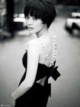 高清图：孙俪拍新写真 尽显优雅女人味