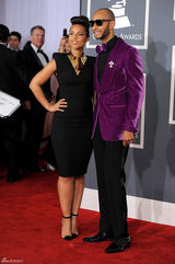 高清组图：格莱美红毯艾利西亚-凯斯携男伴亮相