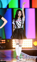 组图：SHINee等亮相活动 Rainbow等T台走秀