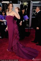 组图：詹妮弗-加纳紫色纱裙亮相华丽珠宝抢眼