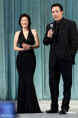 幻灯图：《谍海风云》北京首映 巩俐风情万种秀身段