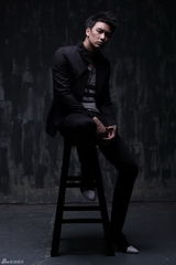 组图：巫迪文EP写真曝光 大方裸露“健康男色”