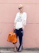 组图：韩星金娜英香港拍写真大气拉风前卫摩登