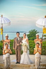 组图：严屹宽杜若溪登封面  谈完美婚礼守则