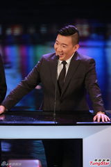 组图：杜汶泽彭浩翔为最佳新演员颁奖台上逗乐