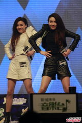 组图：2012新城劲爆颁奖礼 新人开场预热气氛