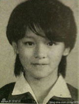 组图：徐若瑄童年萌照曝光 烂漫犹若小花