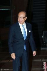 组图：晶刚香港婚宴 李嘉诚满面笑容出席婚宴