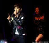 组图：神话李珉宇上海会粉丝 与辣妹热舞引尖叫连连