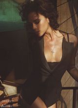 高清组图：维多利亚登杂志封面 写真展优雅之美