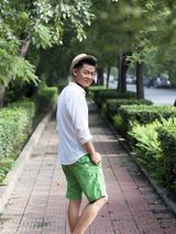 组图：李健清新绿色写真笑容朴实乐观