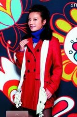 幻灯集：赵薇秀冬日暖装俏皮 青春气息逼人