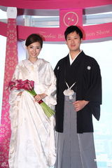 组图：TVB女星陈爽穿日式礼服结婚 强调自己很爱国