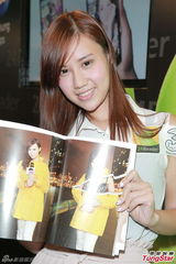 组图：温梓乔宣传写真 称销量好穿泳装答谢书迷