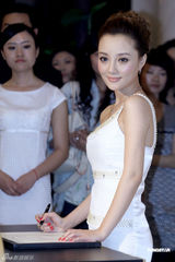 幻灯图：李小璐渐发成熟味道 陈晓东闻柏芝黑脸