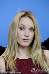 高清组图：《双重恶魔》发布会 女星塞尼耶显娇媚