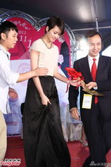 组图：梁咏琪“我爱你”挂嘴边 婚后甜蜜不生子