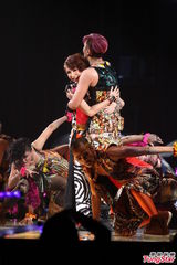 组图：罗志祥热力开唱 与萧亚轩上演贴身热舞